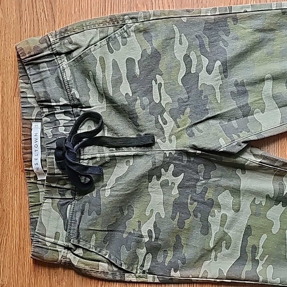 Tinseltown Full Elastic Waist Pull-On Camo Jogger Jeans Women's Jr. Size 5